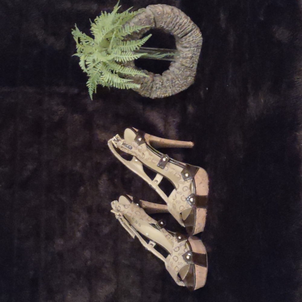 Women's platform stiletto sandals. Size 6.